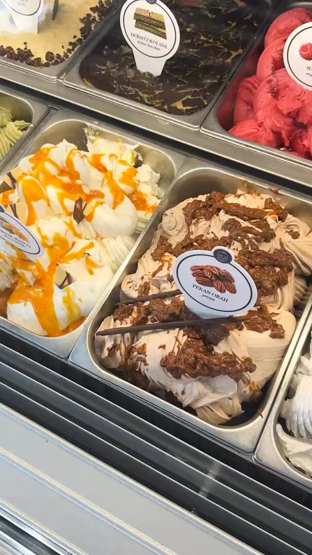 Instagram post from moncheri_patisserie. This post is in position 1.