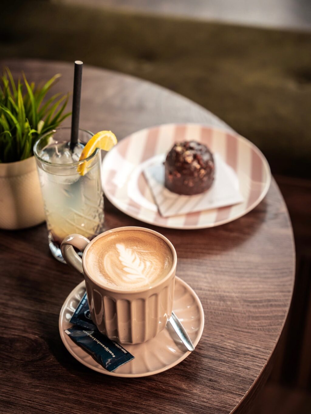 Instagram post from moncheri_patisserie. This post is in position 1.